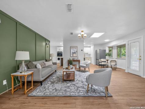 301 Sagecrest Drive Hollywood Park TX 78232