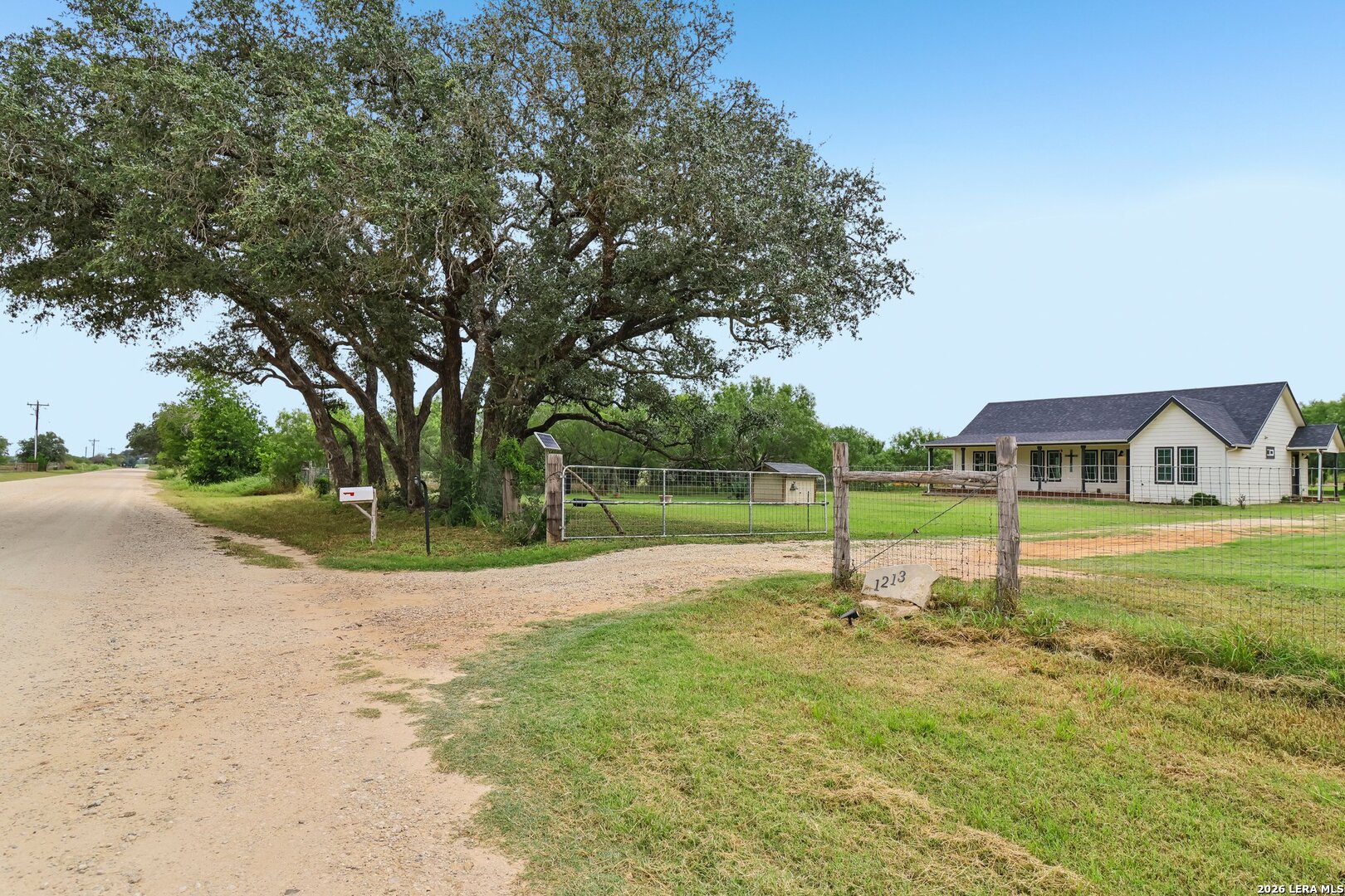 1213 County Road 1670 Moore TX 78057