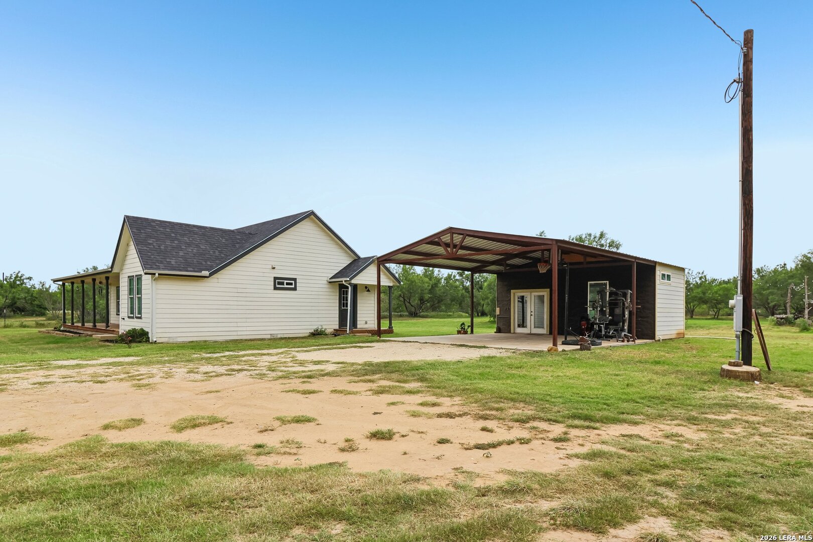 1213 County Road 1670 Moore TX 78057