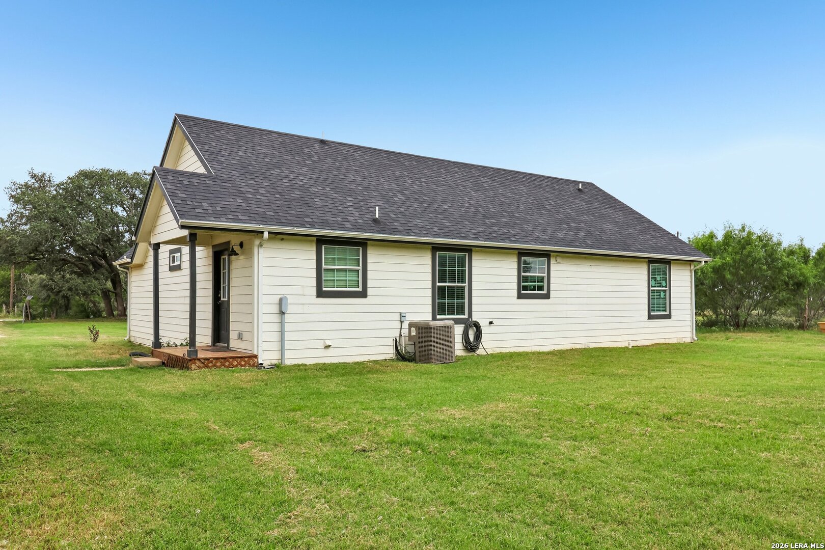 1213 County Road 1670 Moore TX 78057