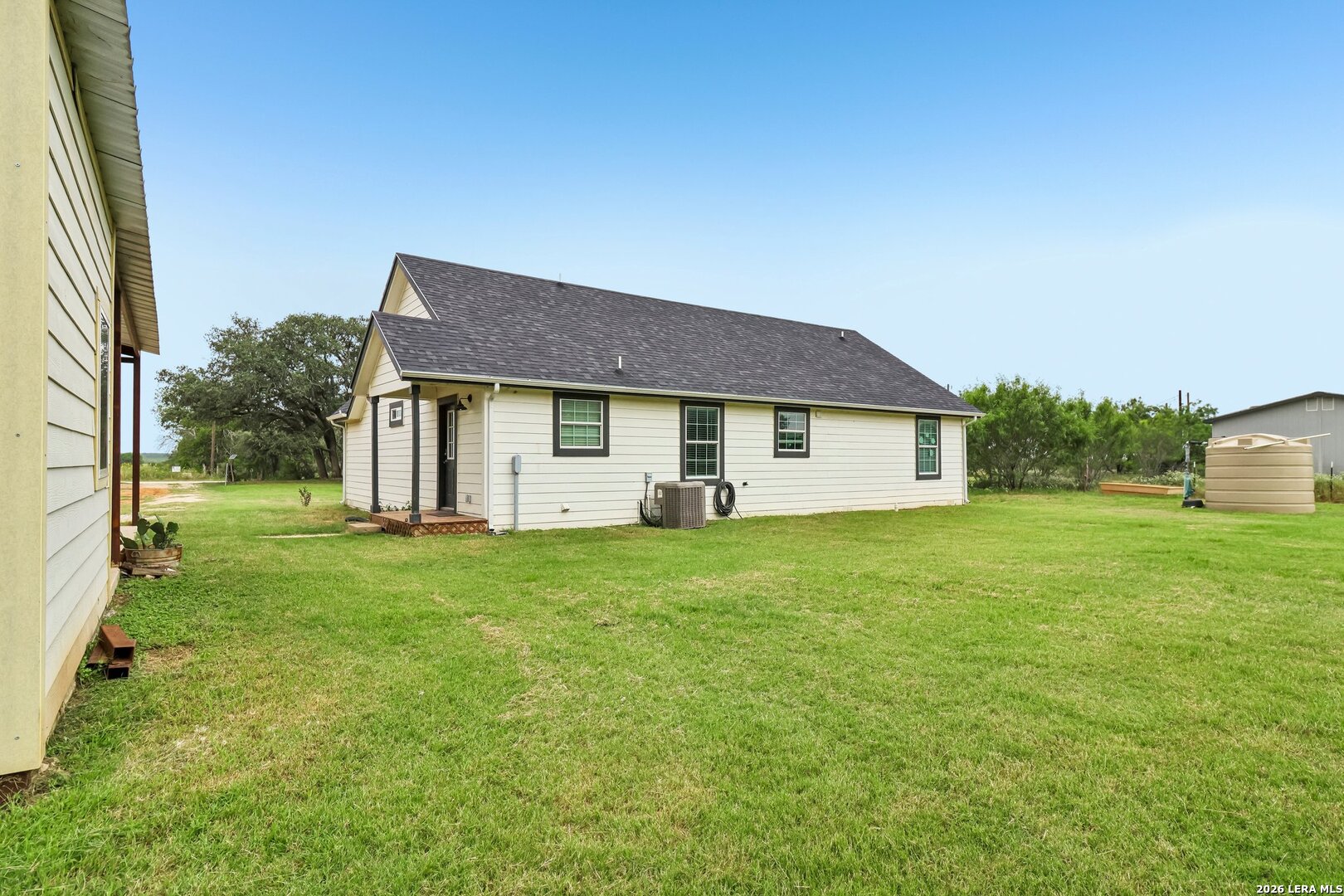 1213 County Road 1670 Moore TX 78057