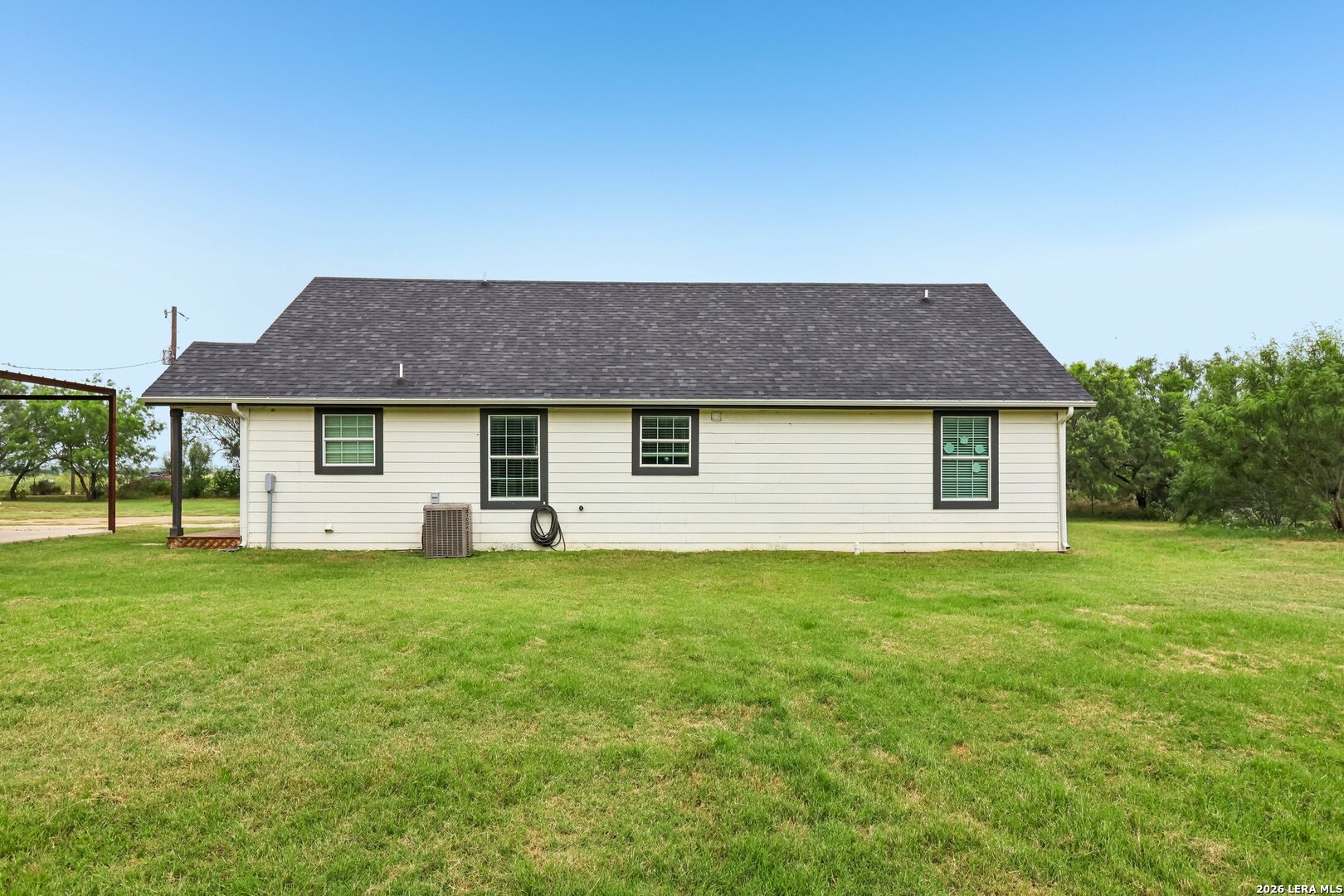 1213 County Road 1670 Moore TX 78057
