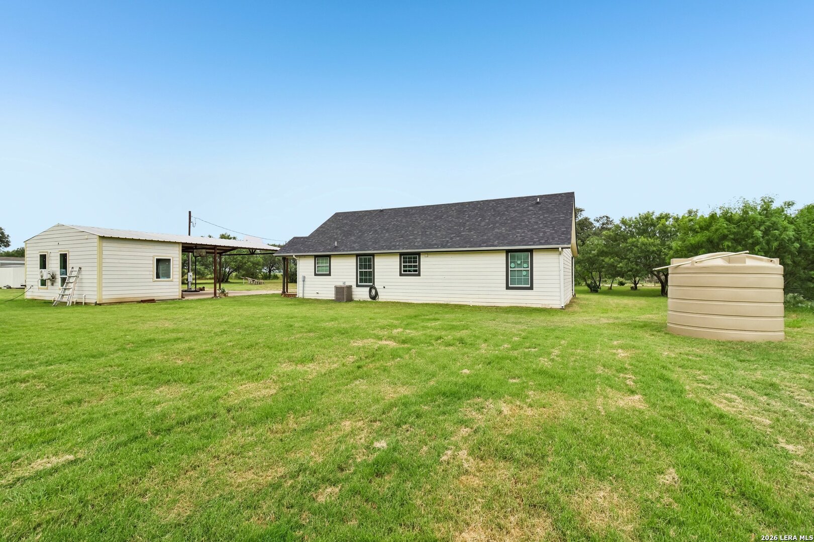 1213 County Road 1670 Moore TX 78057