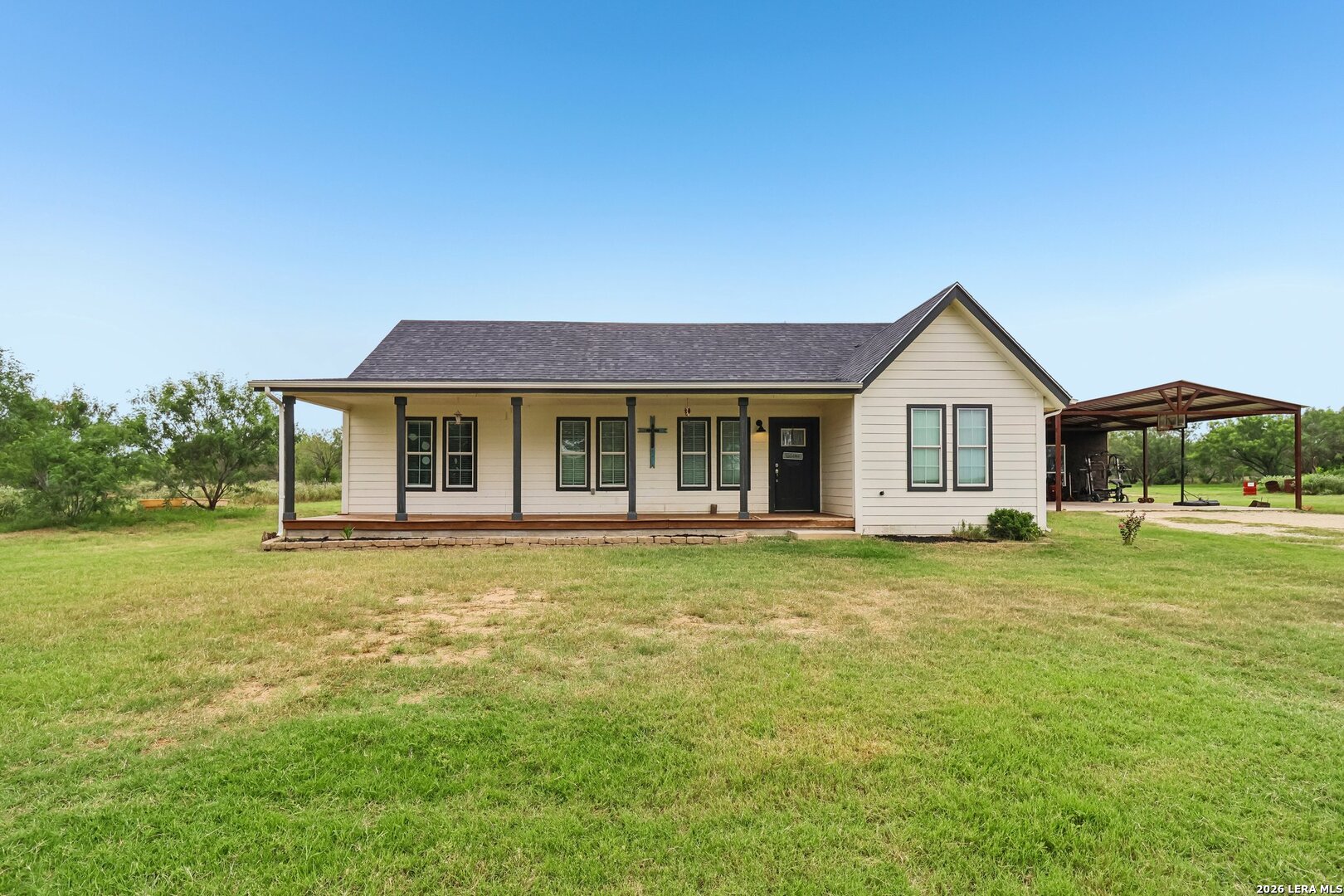 1213 County Road 1670 Moore TX 78057