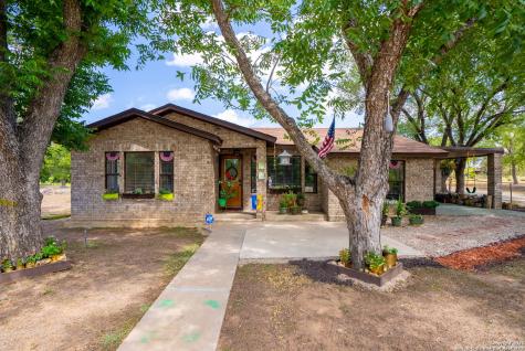 105 County Road 2655 Moore TX 78057