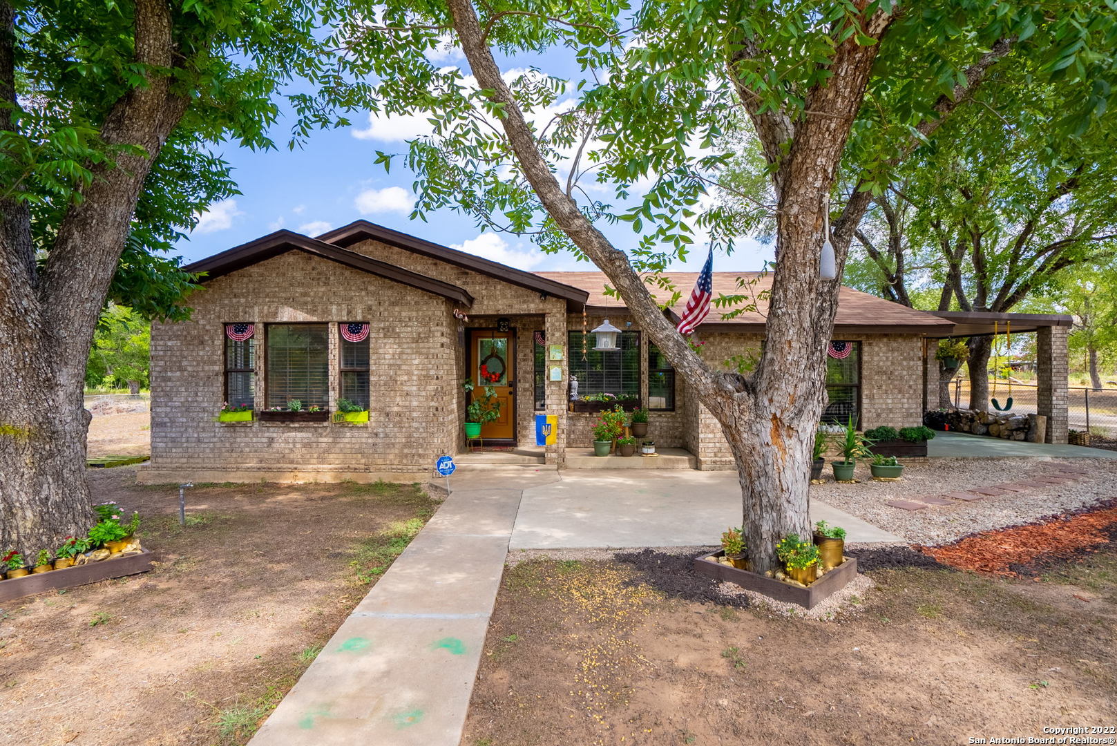 105 County Road 2655 Moore TX 78057