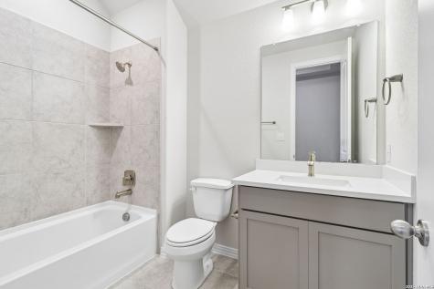 2137 Shepards Street Seguin TX 78155