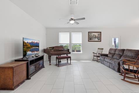 5942 Foster Bend San Antonio TX 78244
