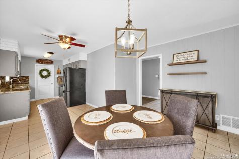 5202 Coral Mist Kirby TX 78219