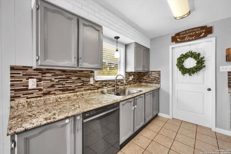 5202 Coral Mist Kirby TX 78219