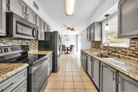 5202 Coral Mist Kirby TX 78219