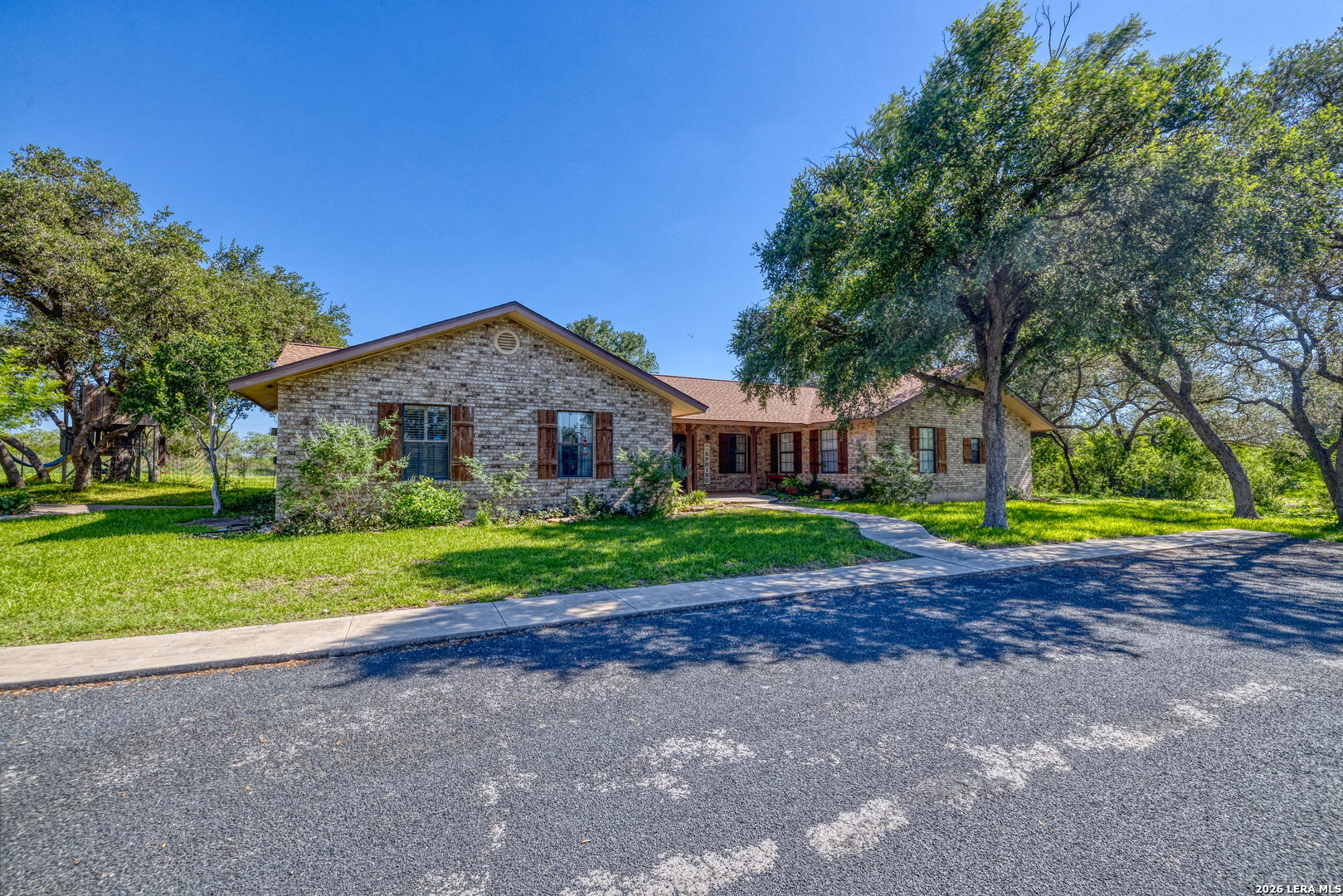335 Sunset Ridge Uvalde TX 78801