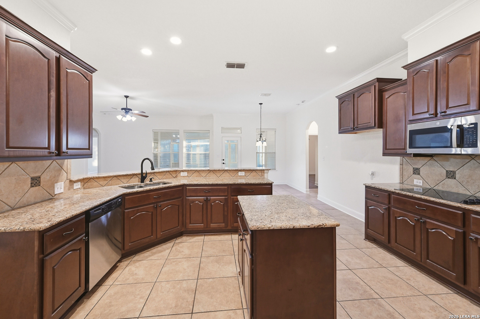 6718 Laura Heights Schertz TX 78154
