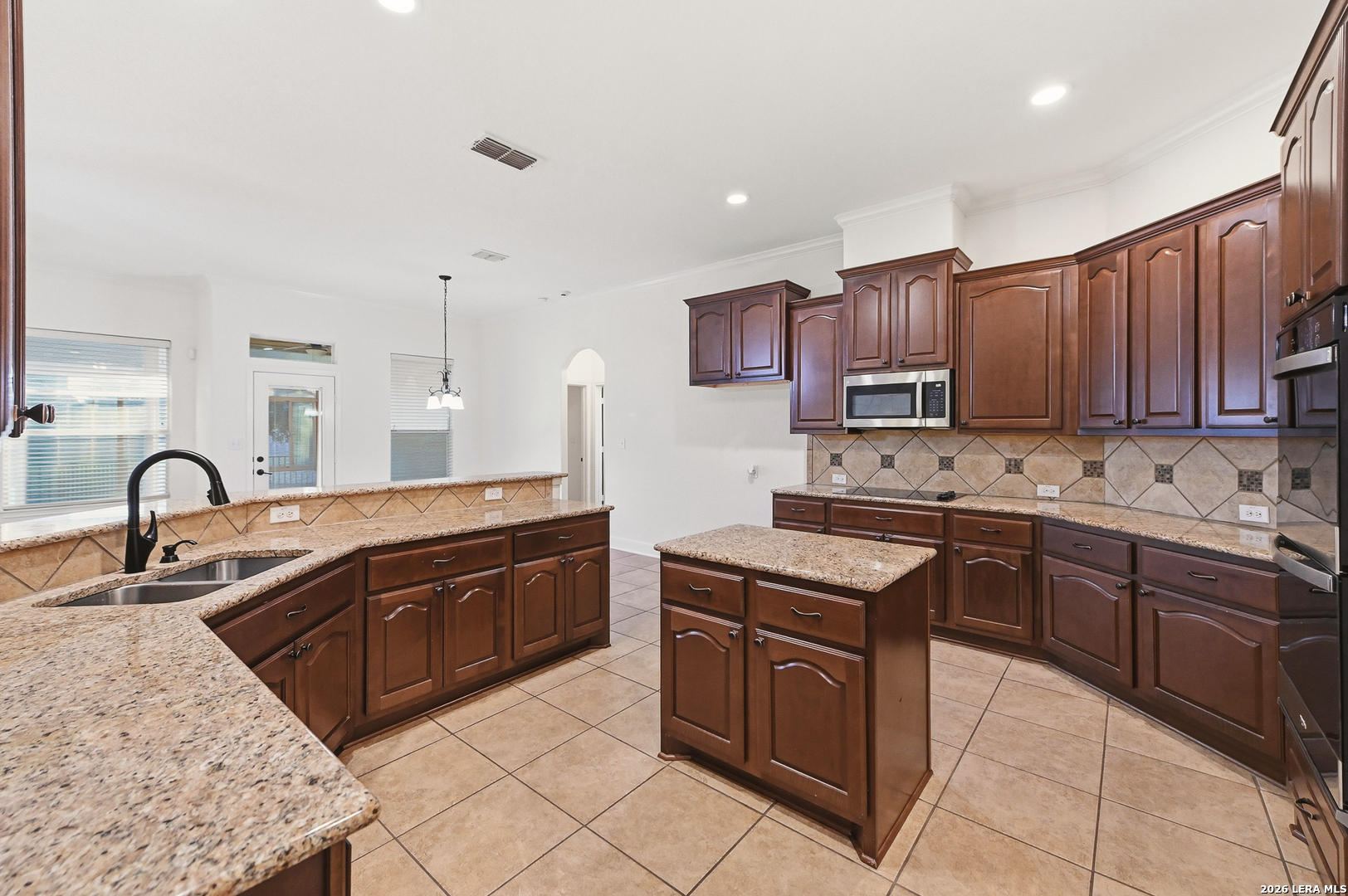 6718 Laura Heights Schertz TX 78154
