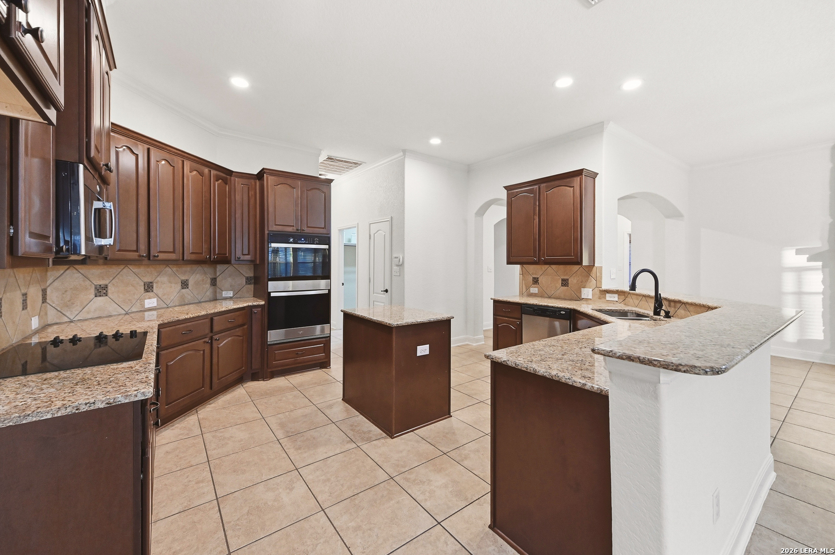 6718 Laura Heights Schertz TX 78154