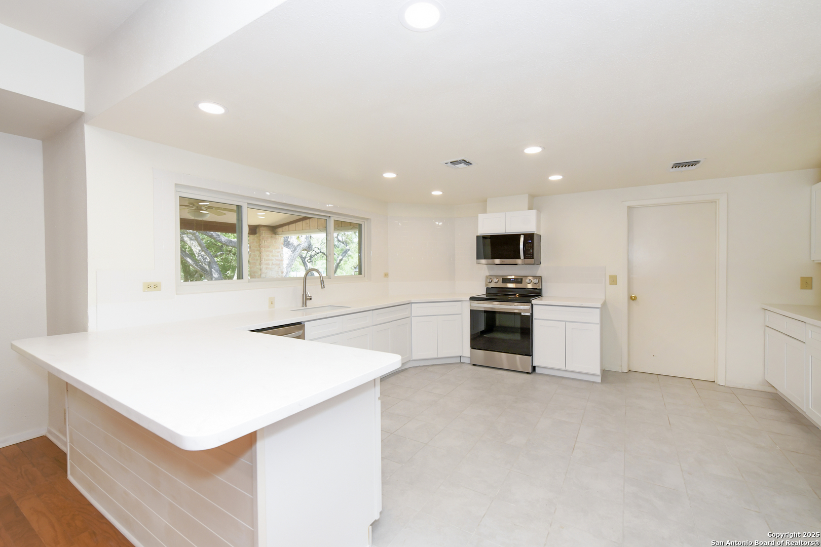 5803 Hollyhock San Antonio TX 78240