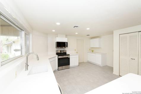 5803 Hollyhock San Antonio TX 78240