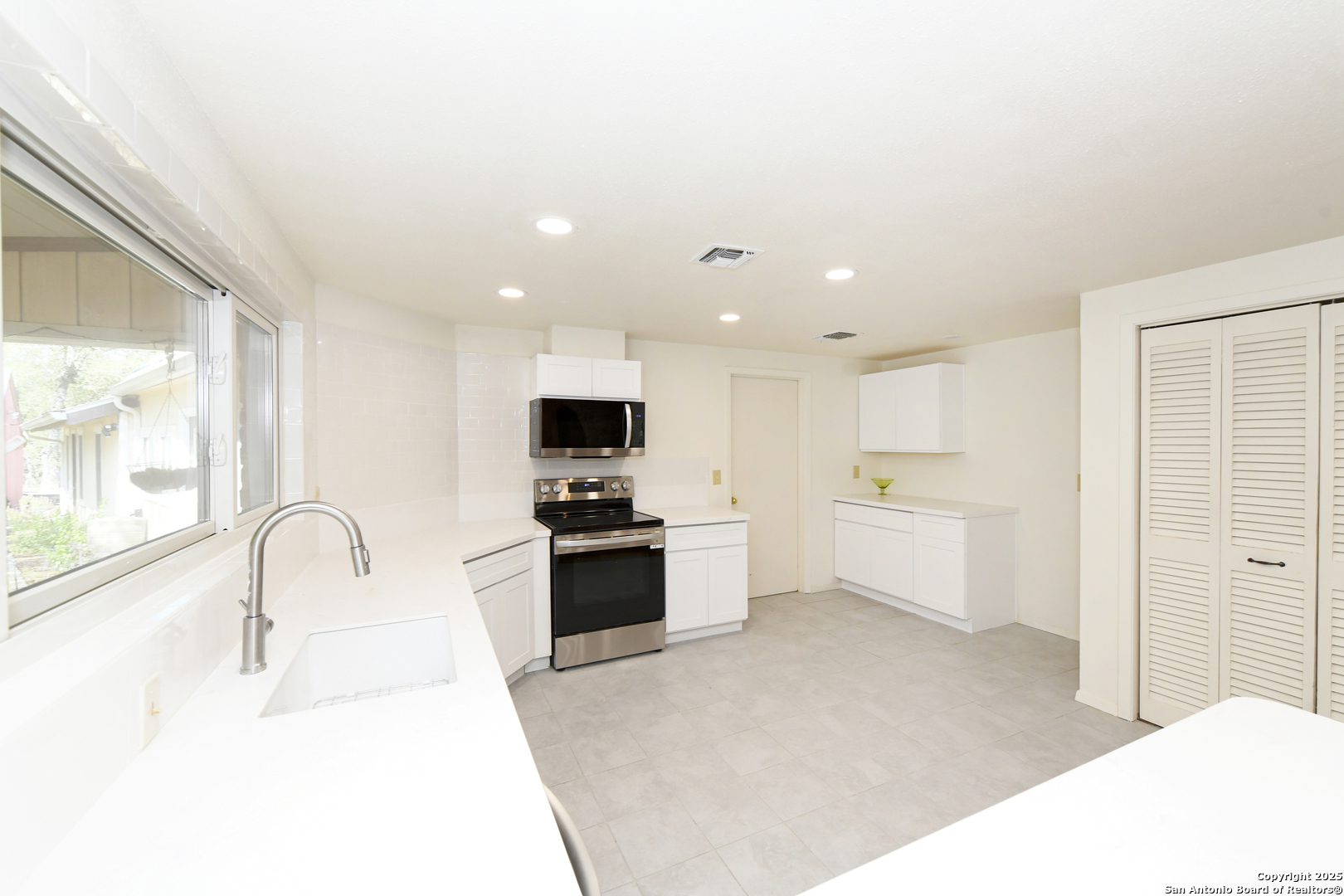 5803 Hollyhock San Antonio TX 78240