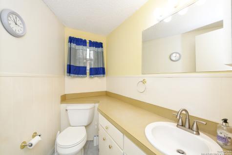 5803 Hollyhock San Antonio TX 78240