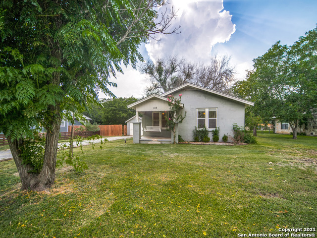 134 N Plant Avenue Boerne TX 78006