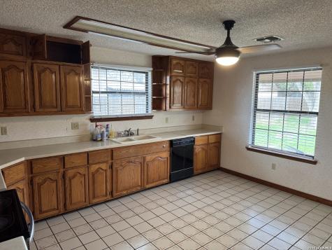 7285 Us Highway 87 China Grove TX 78263