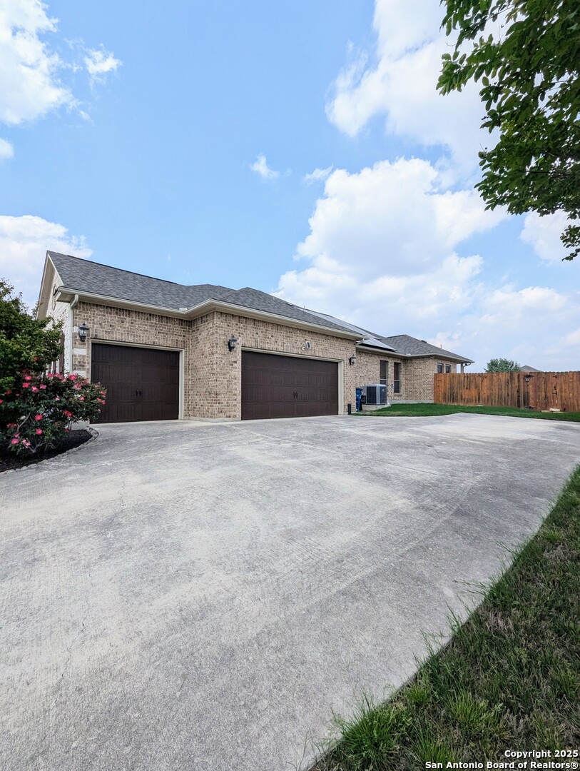 6963 Hallie Heights Schertz TX 78154