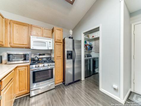 5935 Heather View San Antonio TX 78249
