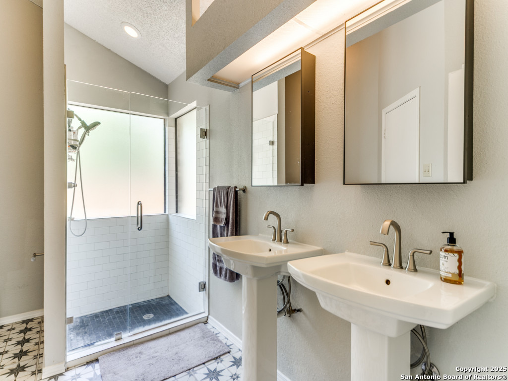 5935 Heather View San Antonio TX 78249