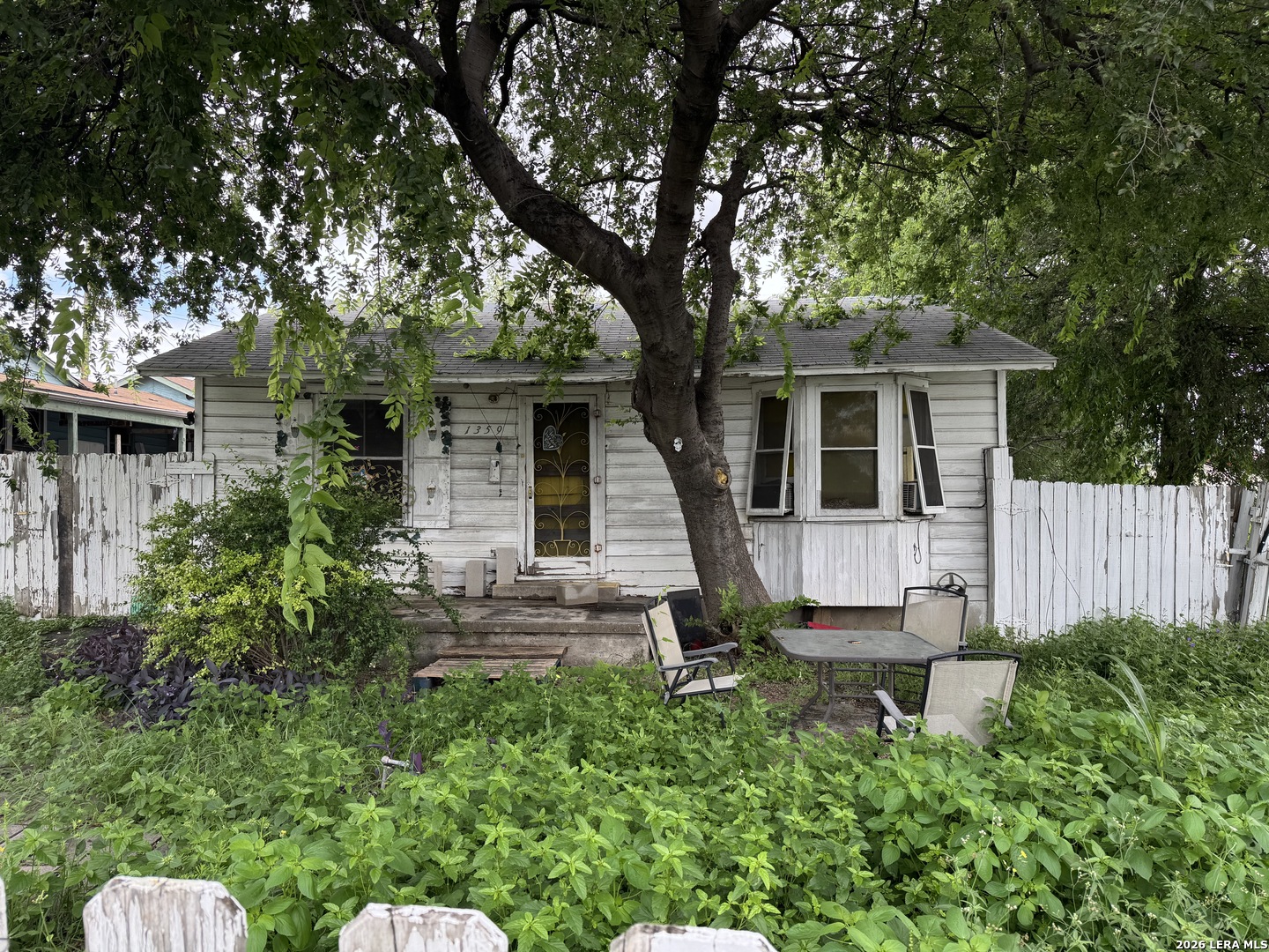 1359 W Kings Highway San Antonio TX 78201