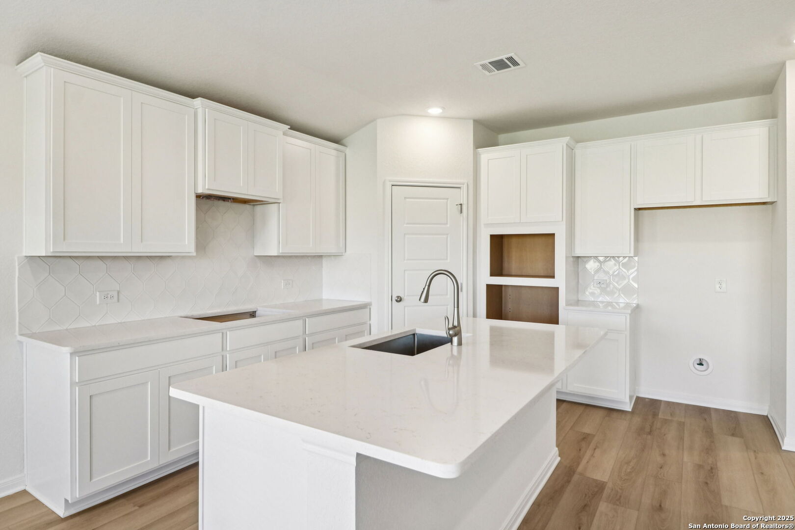 123 Shelton Pass Cibolo TX 78108
