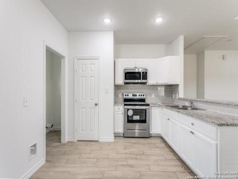 862 W Southcross San Antonio TX 78211