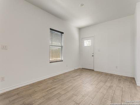 862 W Southcross San Antonio TX 78211
