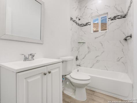 862 W Southcross San Antonio TX 78211
