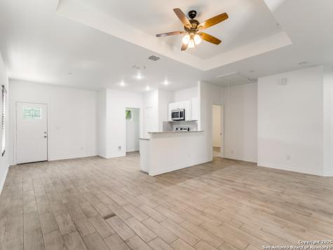 862 W Southcross San Antonio TX 78211