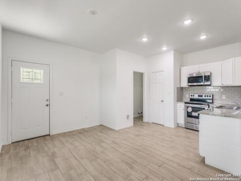 862 W Southcross San Antonio TX 78211