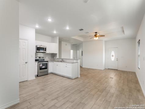 862 W Southcross San Antonio TX 78211