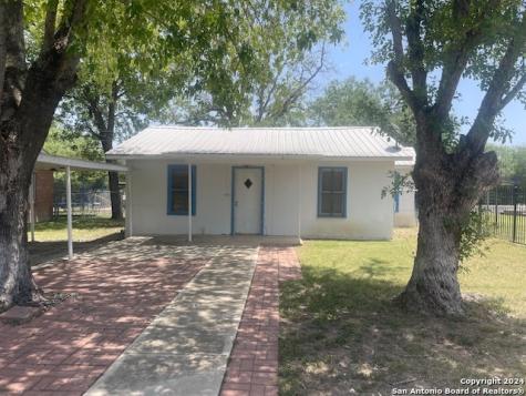 114 Tucker Street Uvalde TX 78801