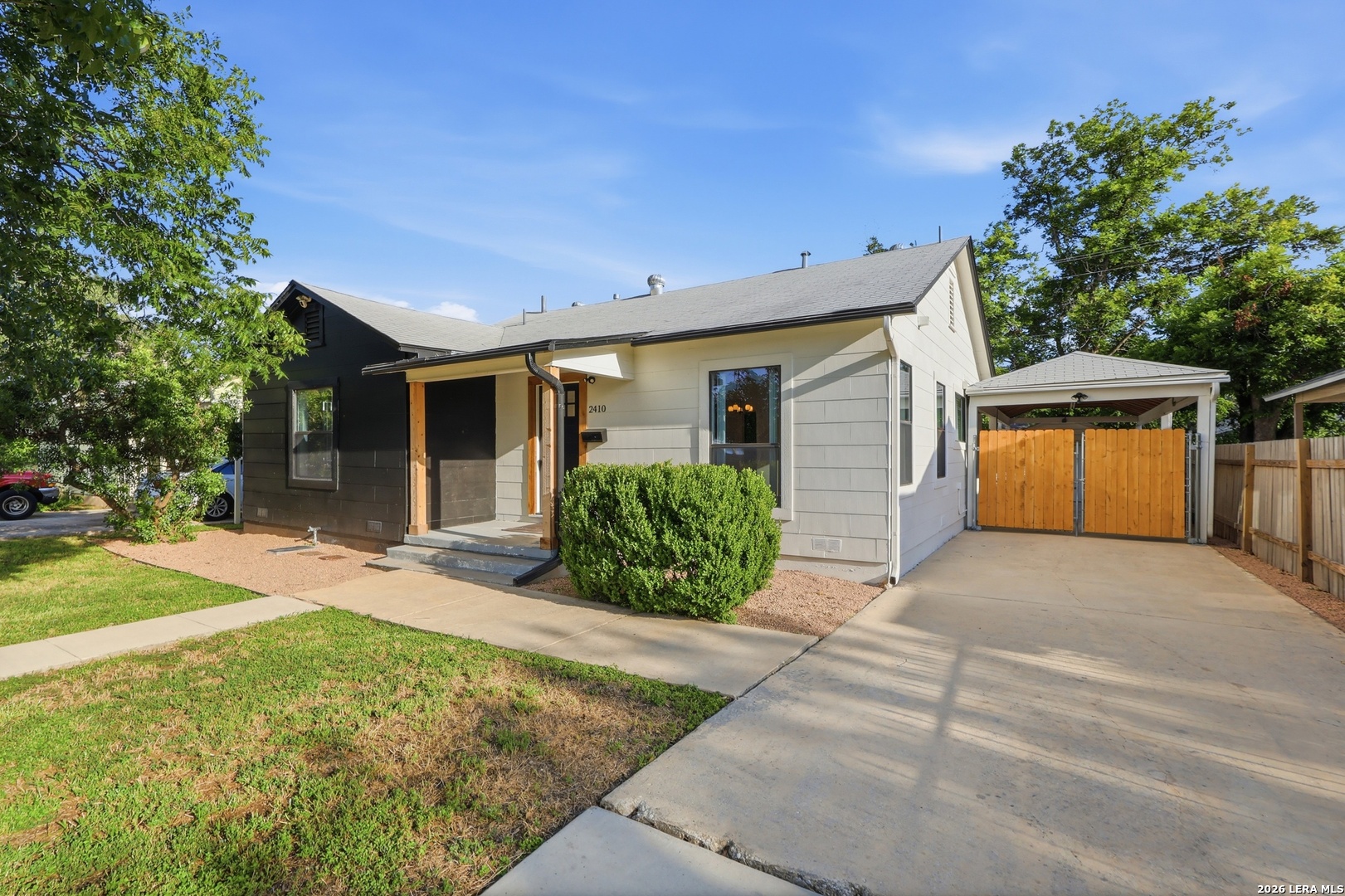 2410 W Mistletoe San Antonio TX 78228