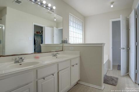 9402 Everton San Antonio TX 78245