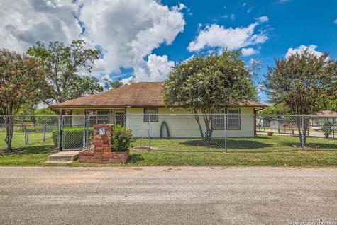 1424 N Bauer Street Seguin TX 78155