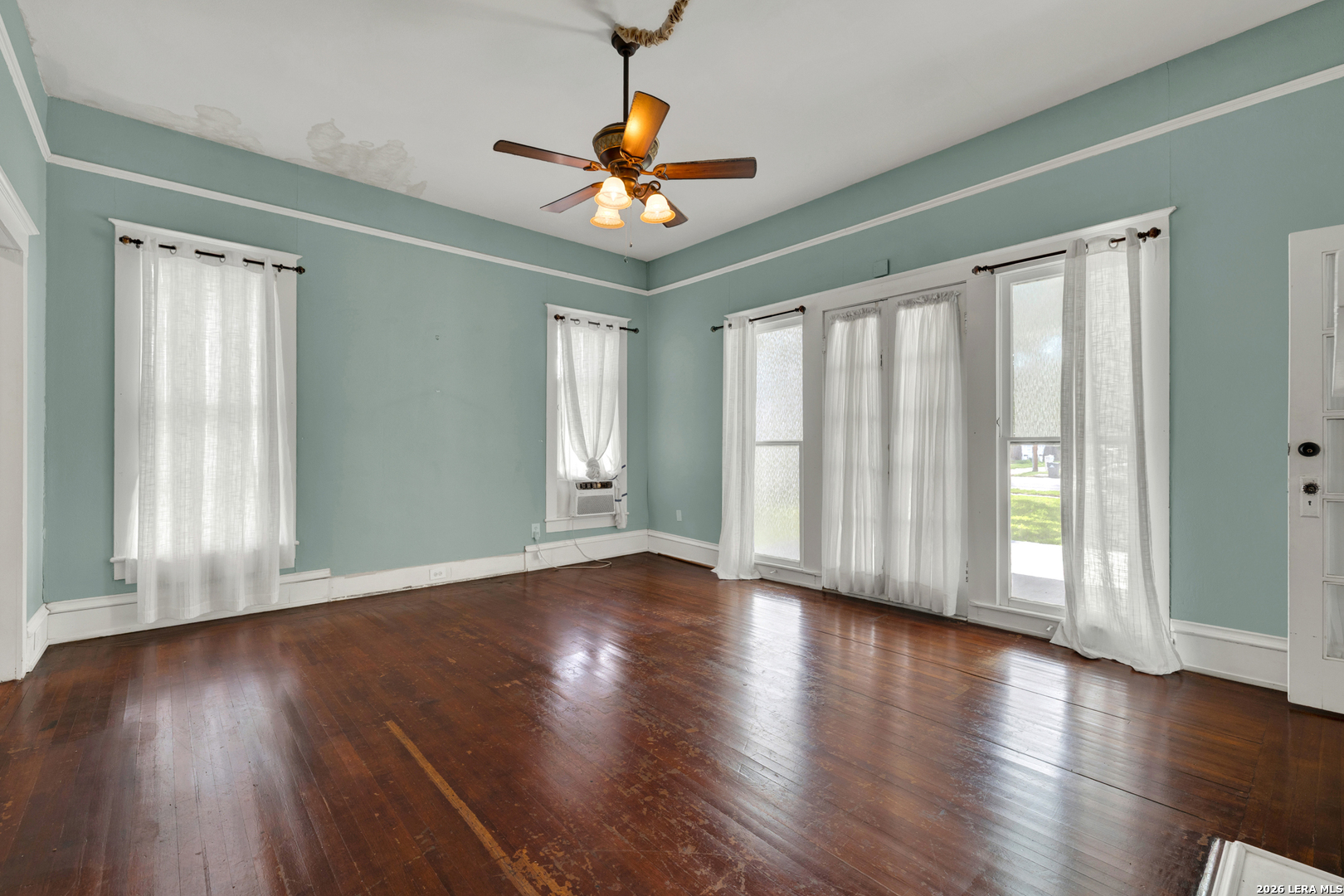 214 S Pecan Avenue Luling TX 78648