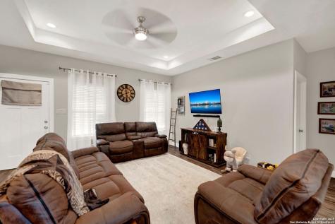 1301 Avenue H Hondo TX 78861