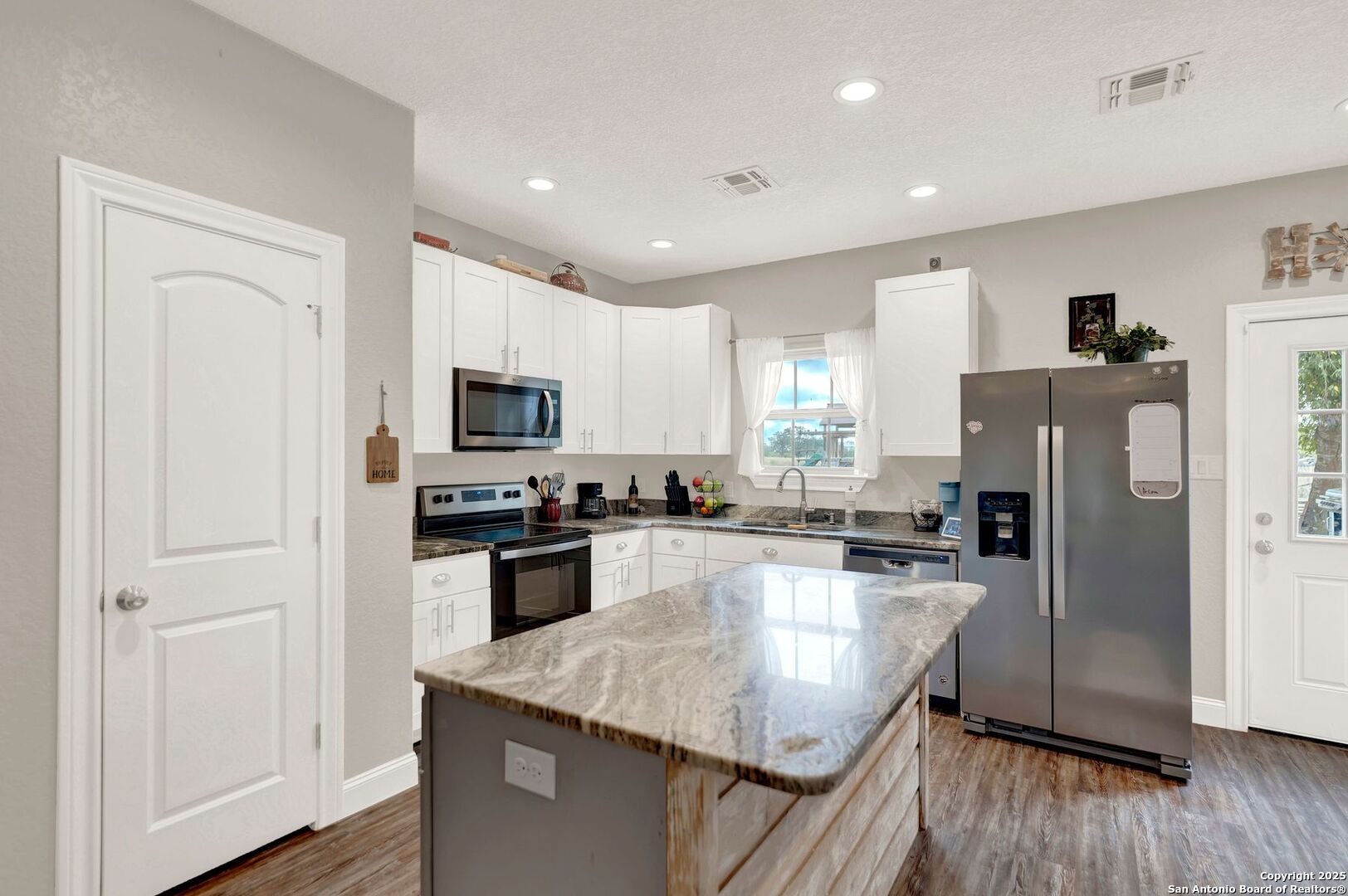 1301 Avenue H Hondo TX 78861