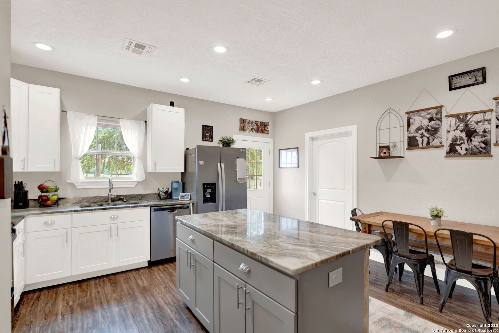 1301 Avenue H Hondo TX 78861