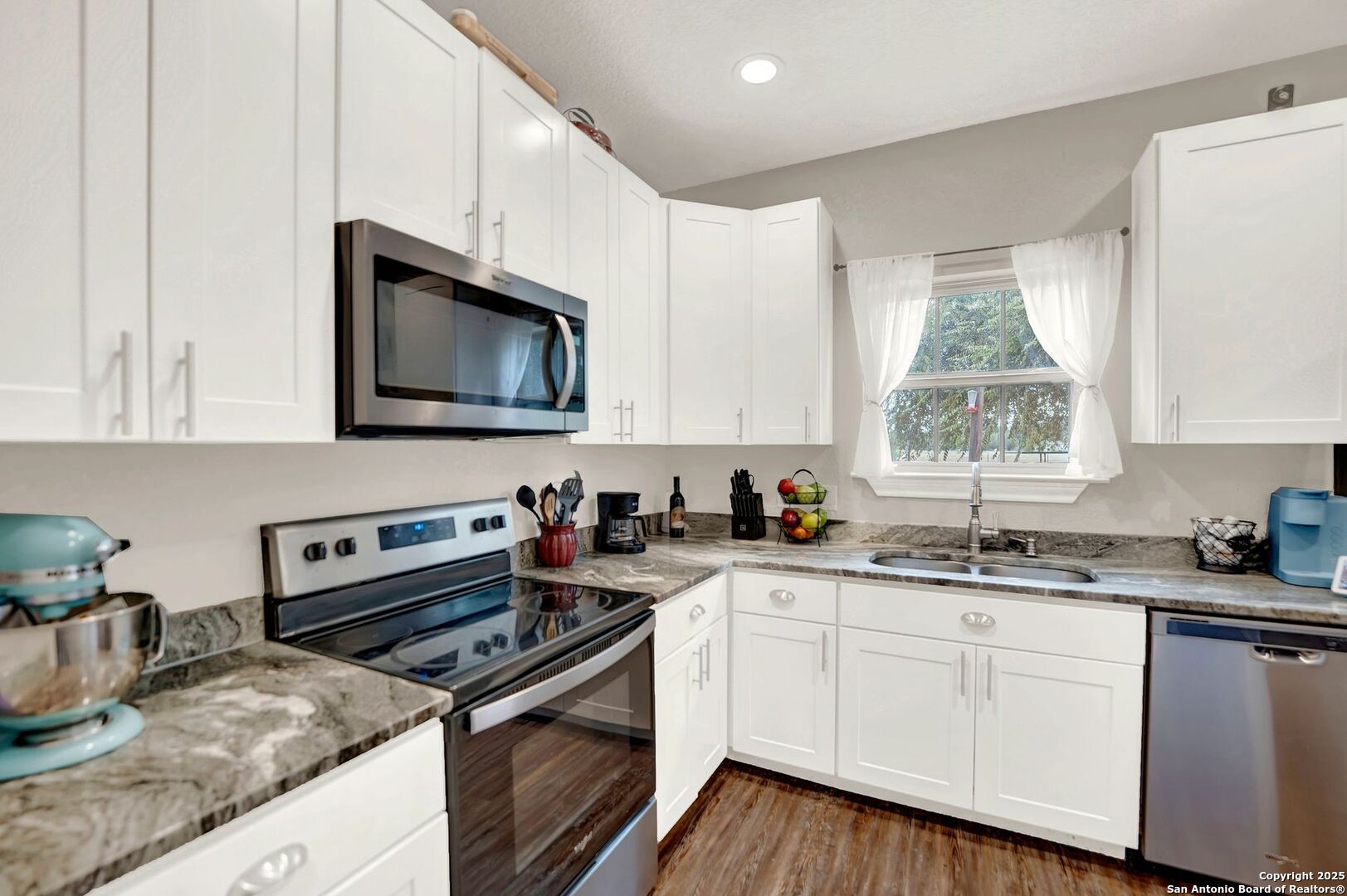 1301 Avenue H Hondo TX 78861