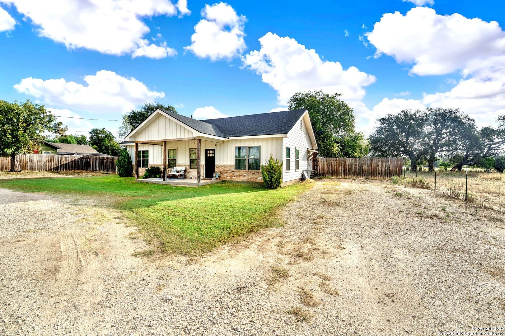 1301 Avenue H Hondo TX 78861