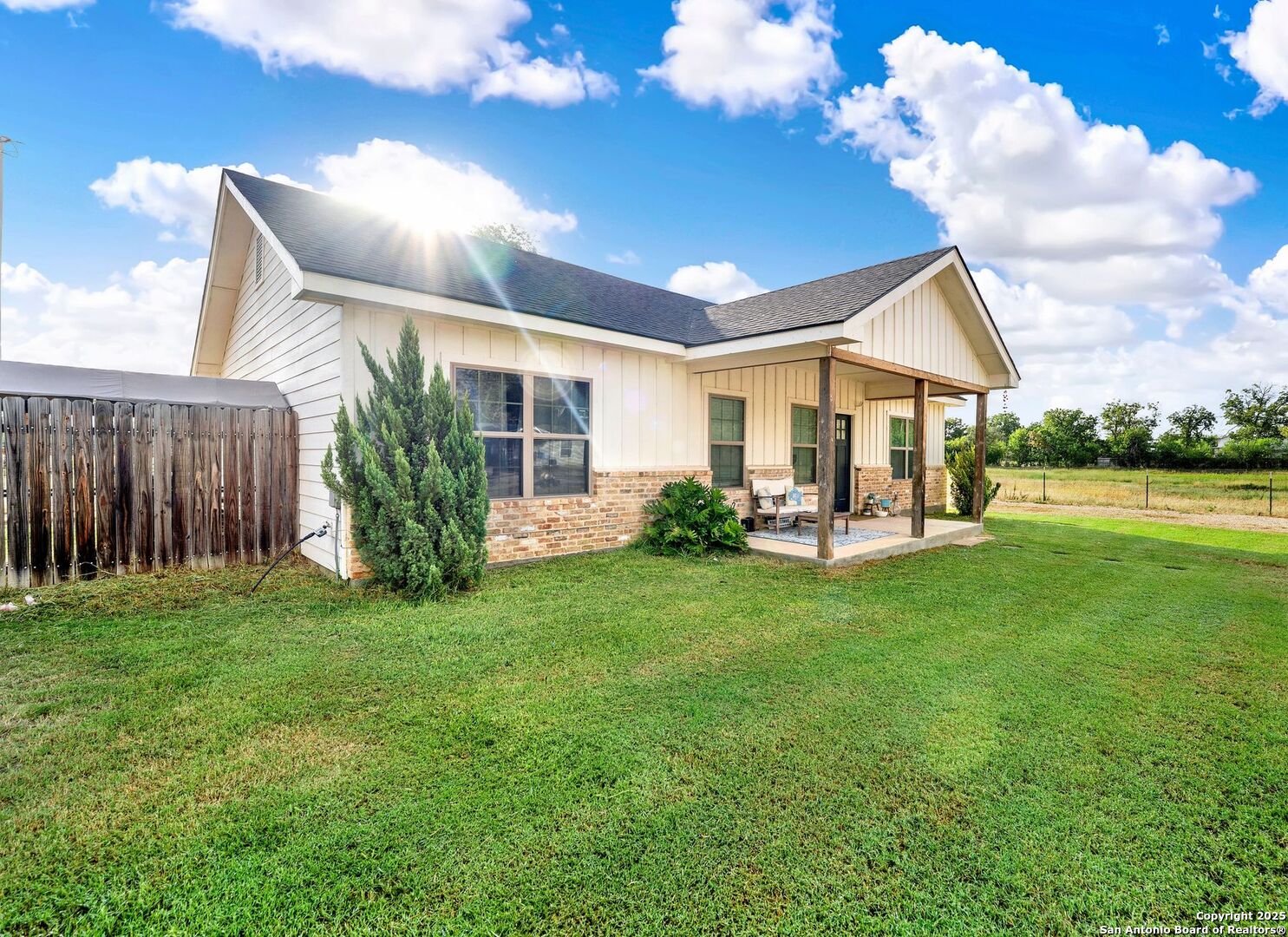 1301 Avenue H Hondo TX 78861