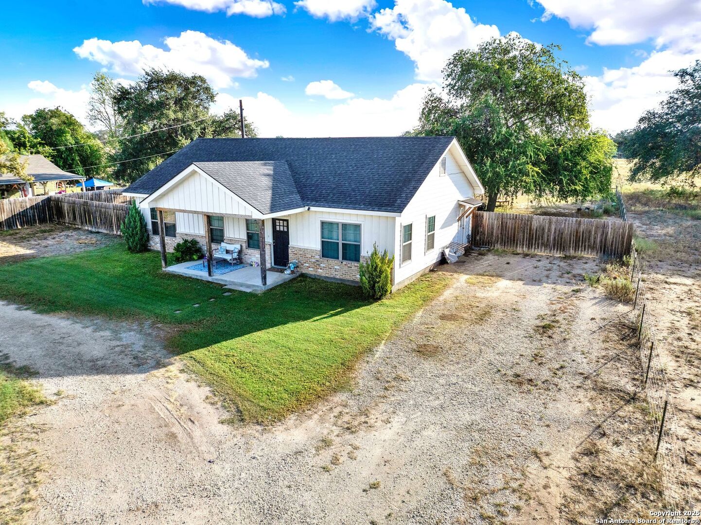 1301 Avenue H Hondo TX 78861