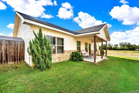 1301 Avenue H Hondo TX 78861