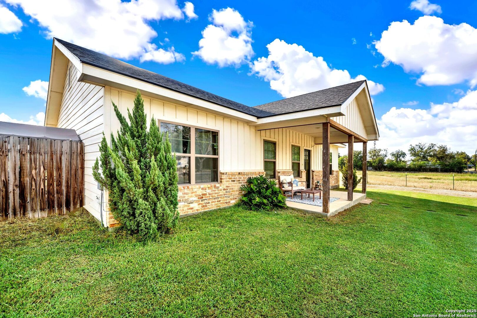 1301 Avenue H Hondo TX 78861